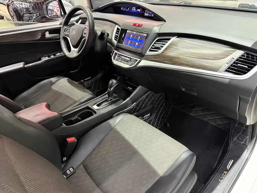 Honda Jade 2018 — фото 26