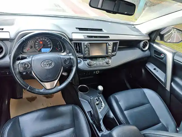 Toyota RAV4 2015