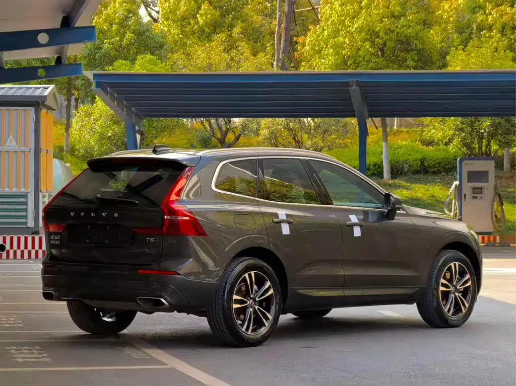 Volvo XC60 2019 — фото 3
