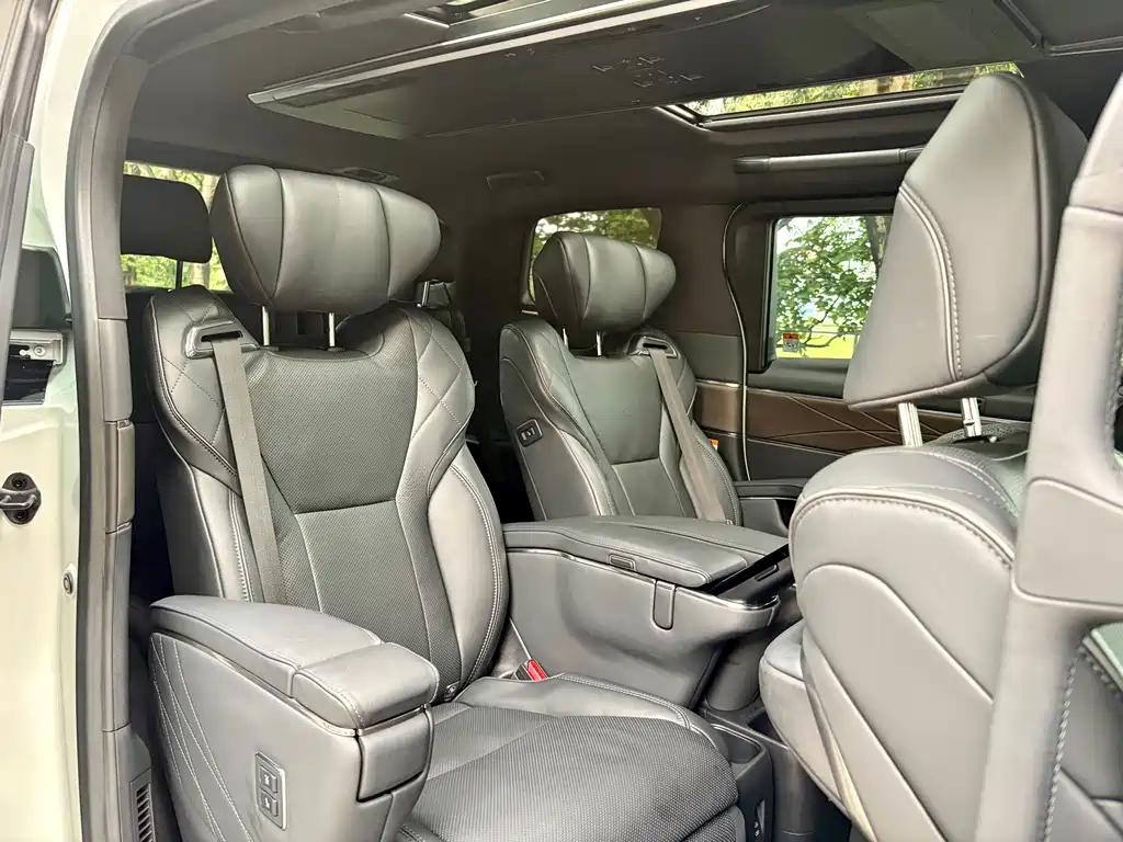 Toyota Alphard 2024 — фото 12