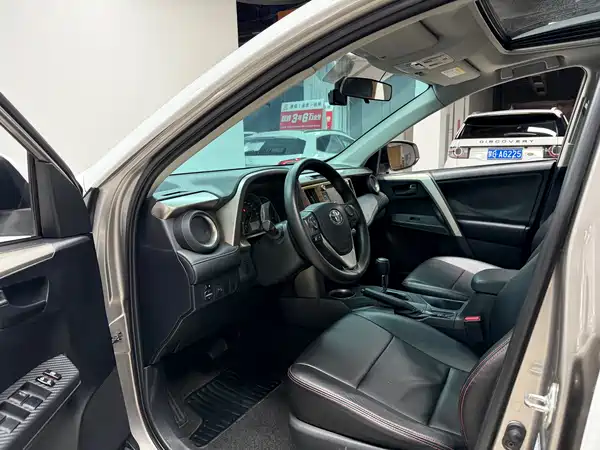 Toyota RAV4 2015