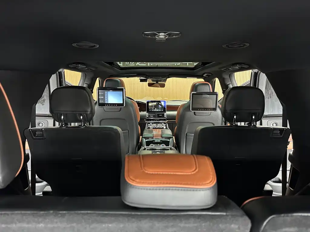 Lincoln Navigator 2019 — фото 18