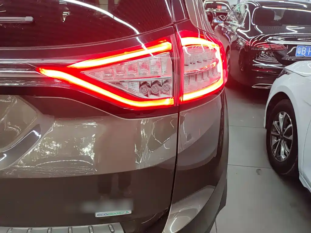 Ford Edge 2018 — фото 24