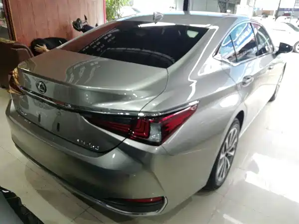 Lexus ES 2021