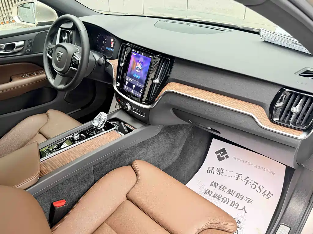Volvo S60 2025 — фото 12