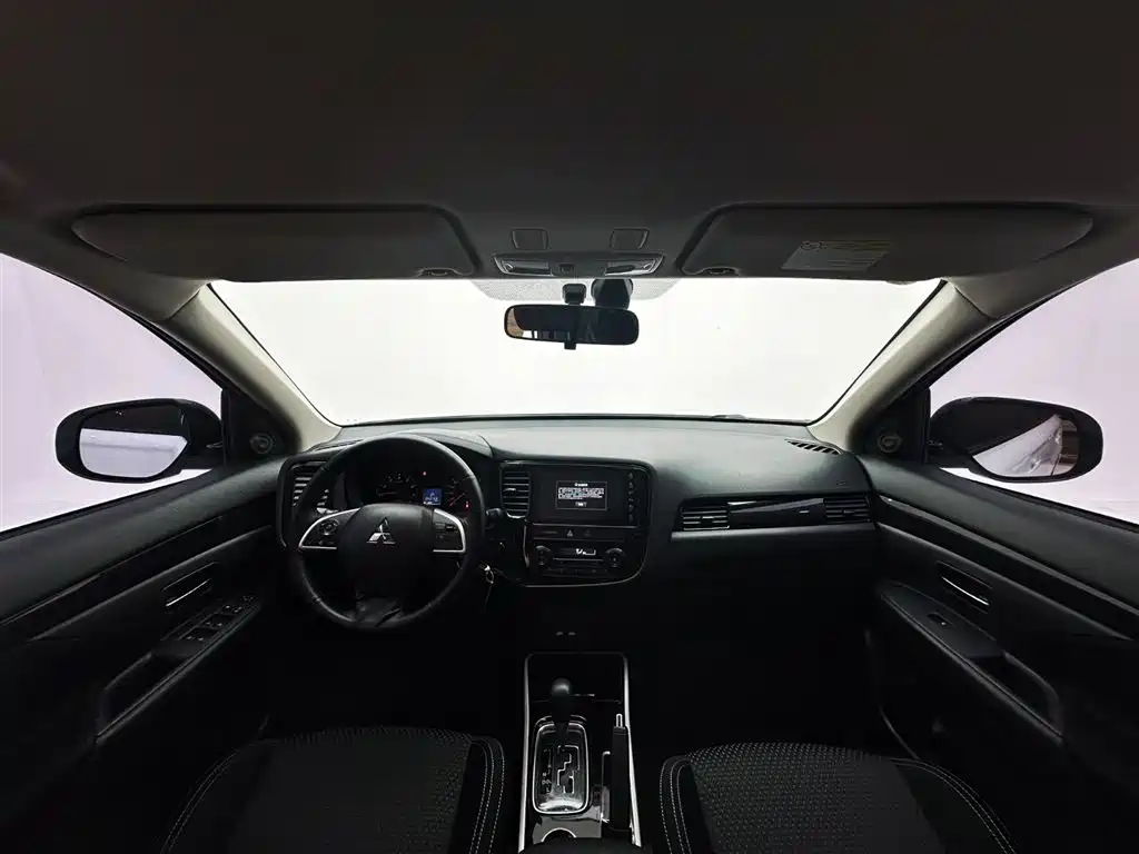 Mitsubishi Outlander 2022 — фото 20