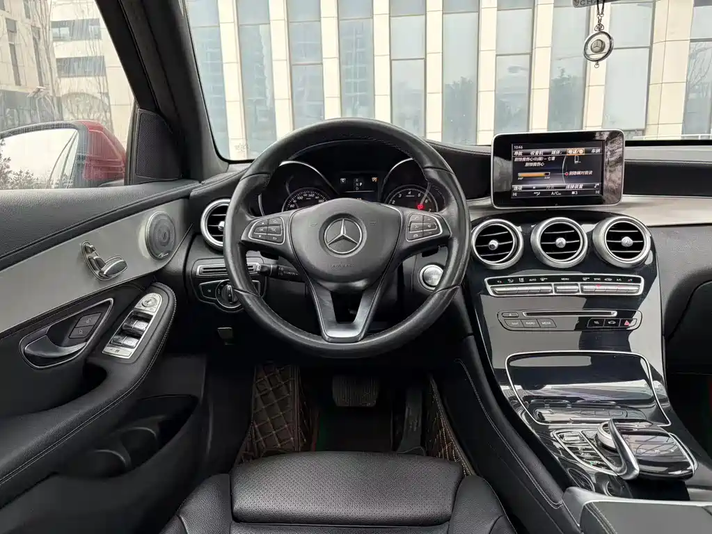 Mercedes-Benz GLC 2018 — фото 18