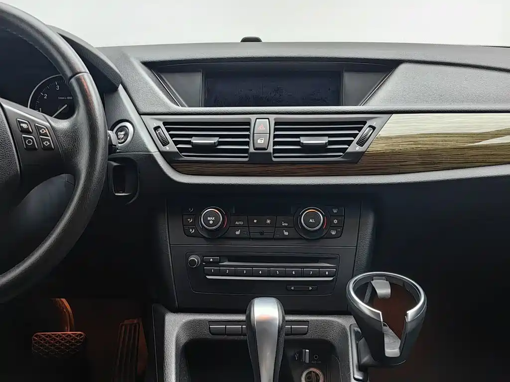 BMW X1 2012 — фото 12