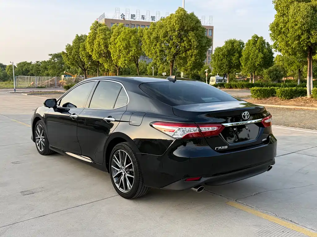 Toyota Camry 2022 — фото 13