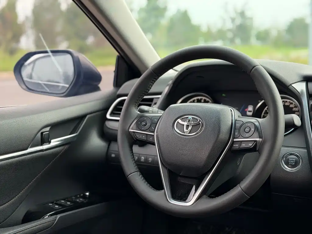 Toyota Camry 2019 — фото 12