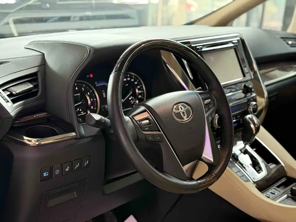 Toyota Alphard 2018 — фото 8