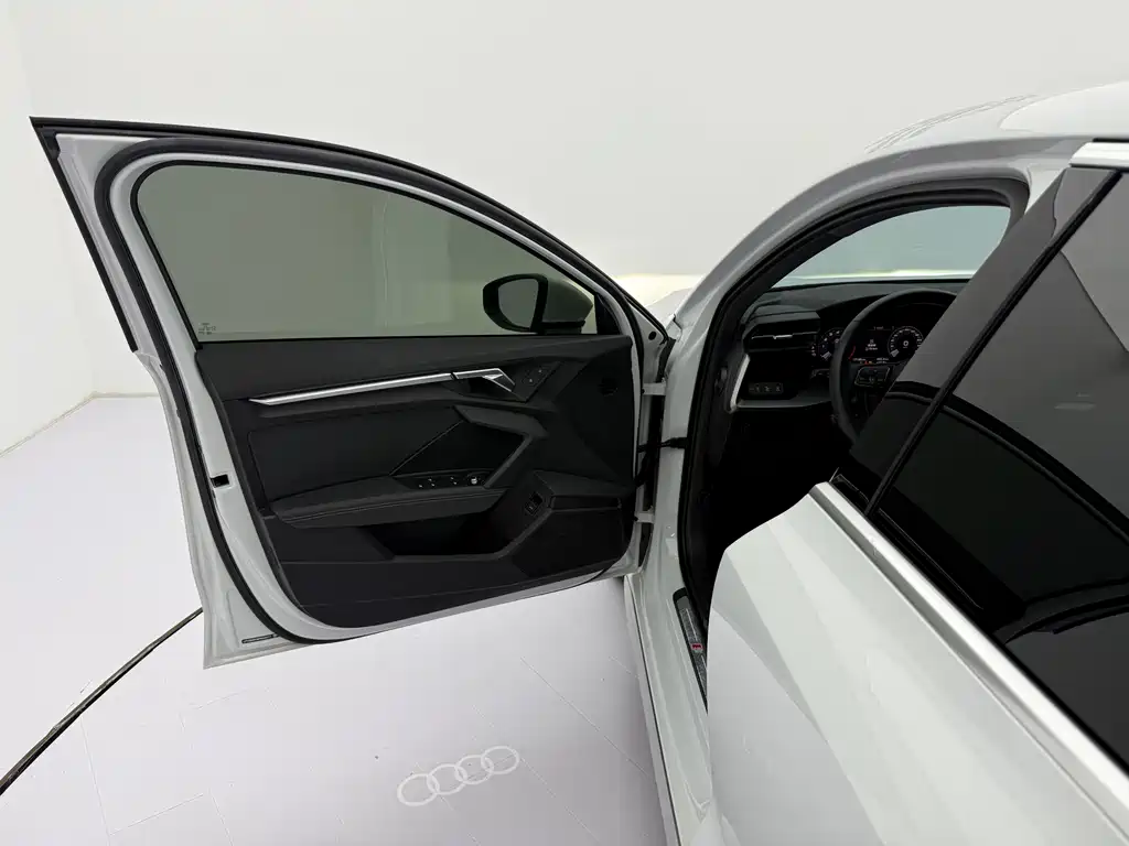 Audi A3 2023 — фото 23