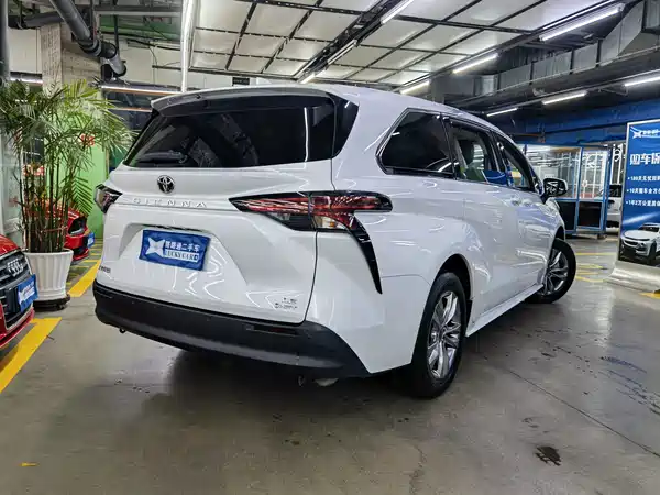 Toyota Sienna 2025
