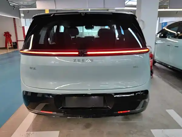 Zeekr MIX 2025