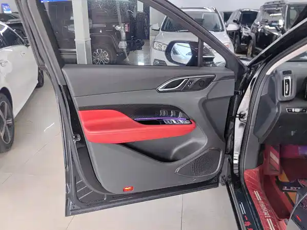 Hongqi HS3 2024