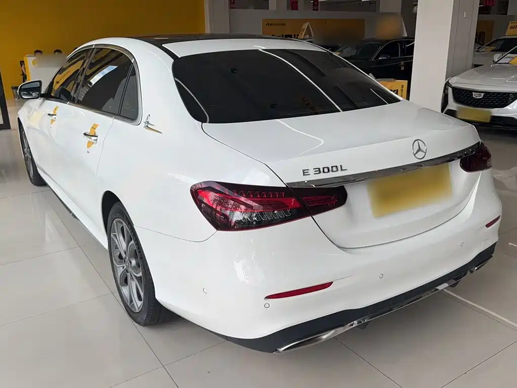 Mercedes-Benz E-Class 2023 — фото 10