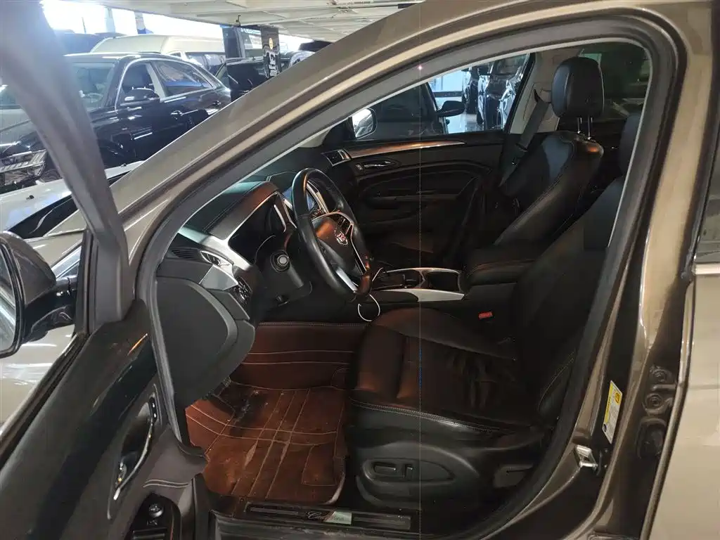Cadillac SRX 2016 — фото 16