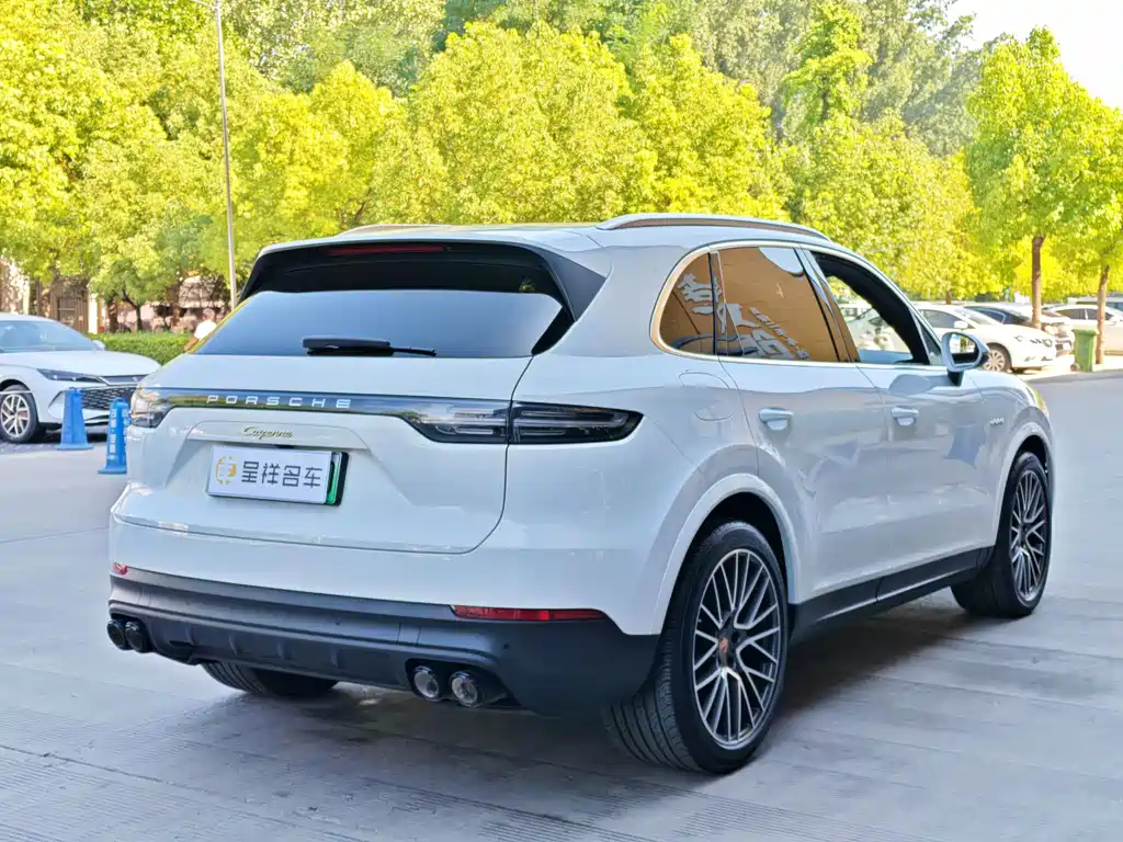 Porsche Cayenne Hybrid 2021