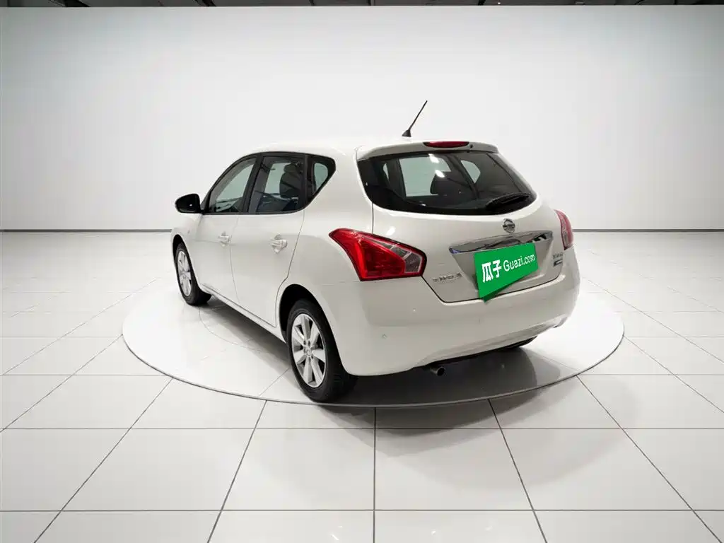 Nissan Tiida 2015 — фото 5