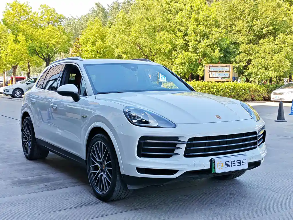 Porsche Cayenne Hybrid 2021