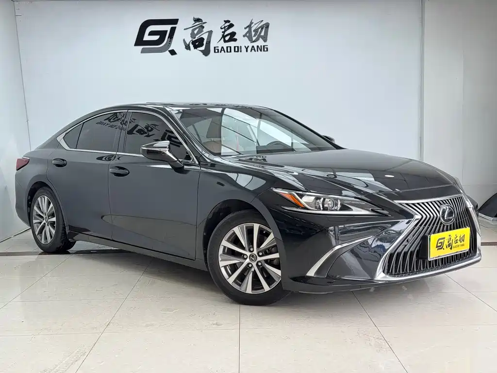 Lexus ES 2019