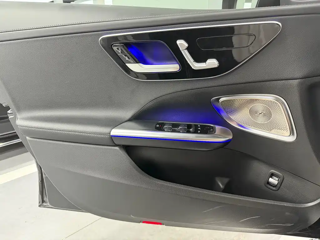 Mercedes-Benz C-Class 2025