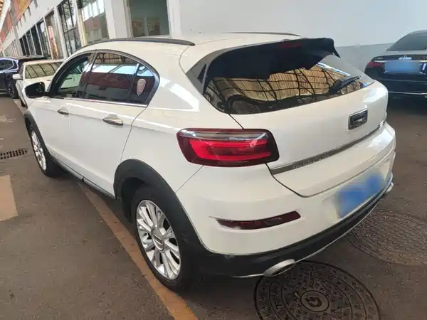 Qoros 3 2016