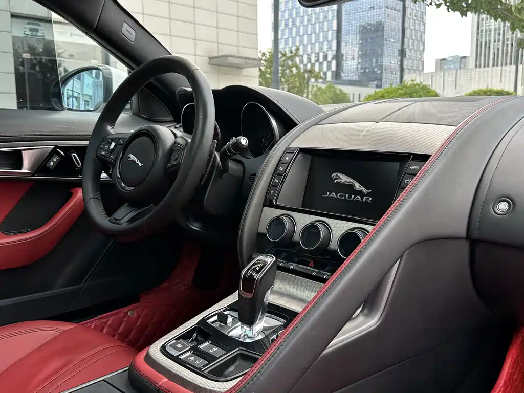 Jaguar F-TYPE 2017 — фото 12