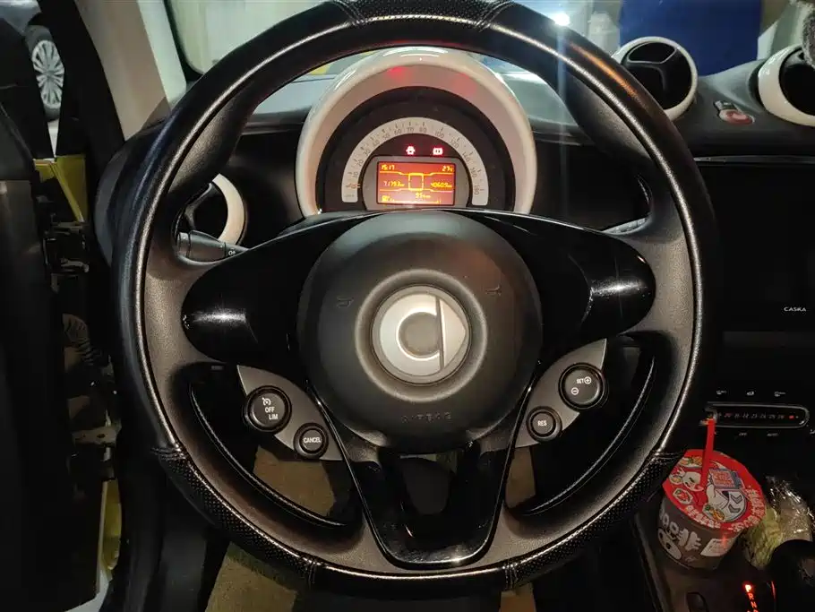 smart Fortwo 2017 — фото 15