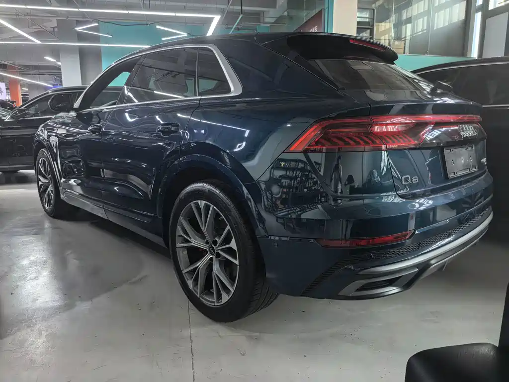 Audi Q8 2021 — фото 10