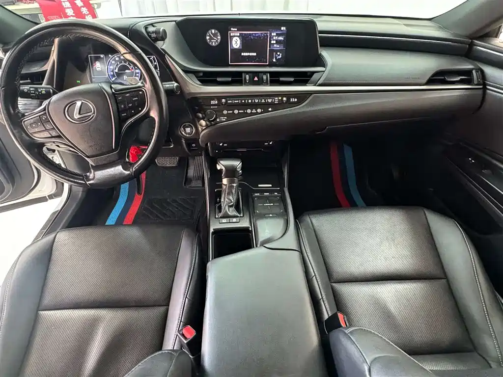 Lexus ES 2020 — фото 13