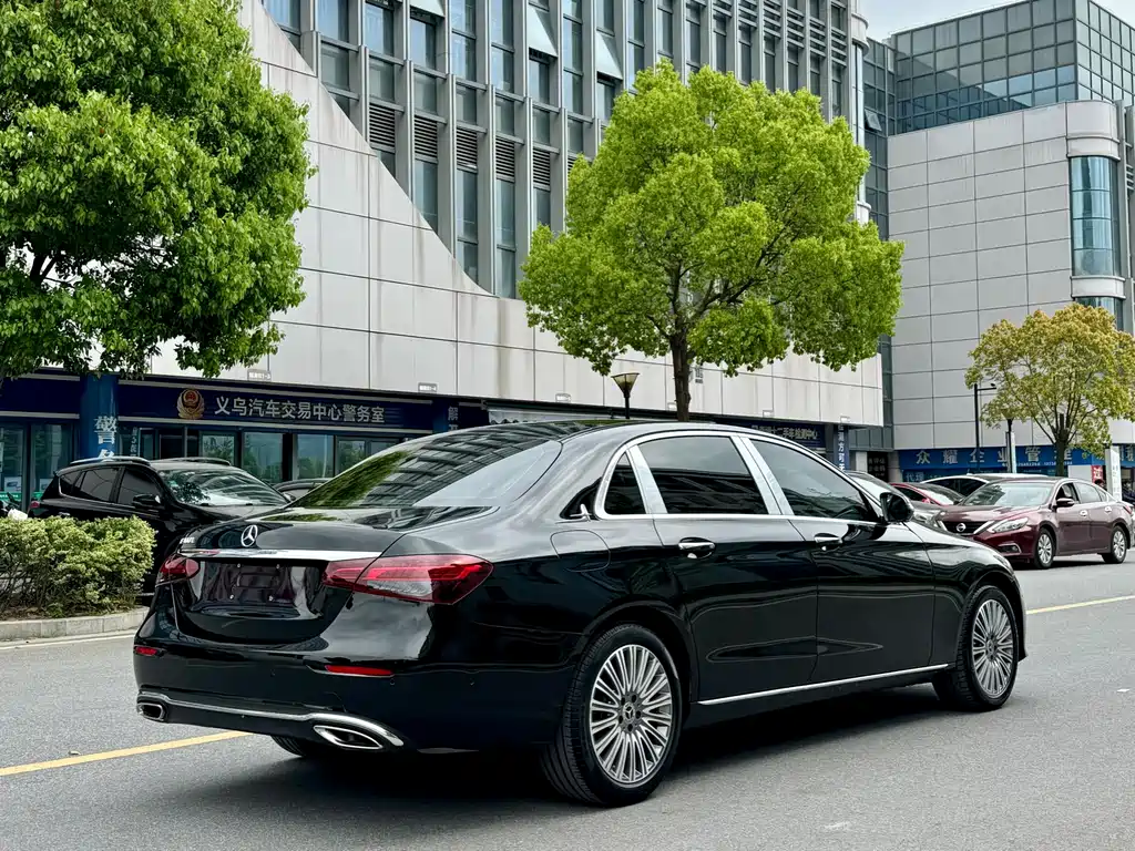 Mercedes-Benz E-Class 2022 — фото 16