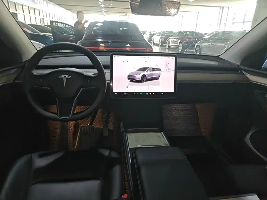 Tesla Model Y 2023 — фото 10