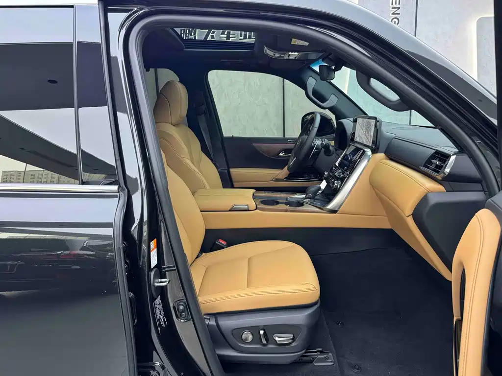Lexus LX 2025