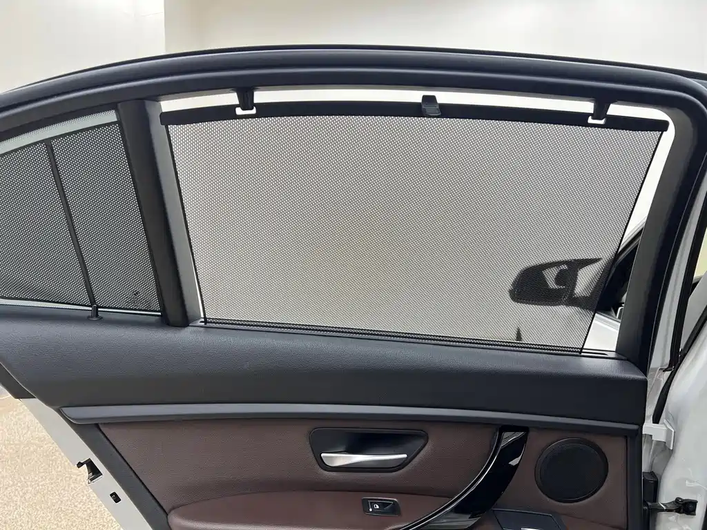 BMW 3 Series 2019 — фото 14