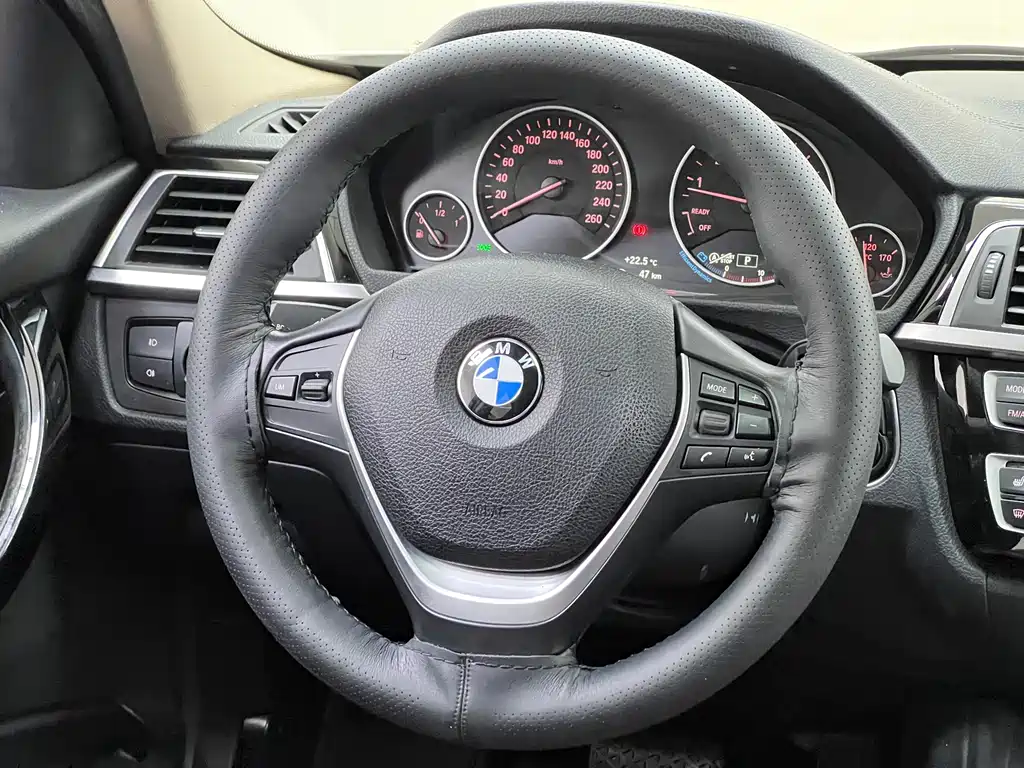 BMW 3 Series 2019 — фото 20