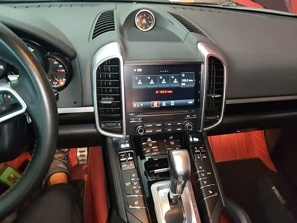 Porsche Cayenne 2017 — фото 13