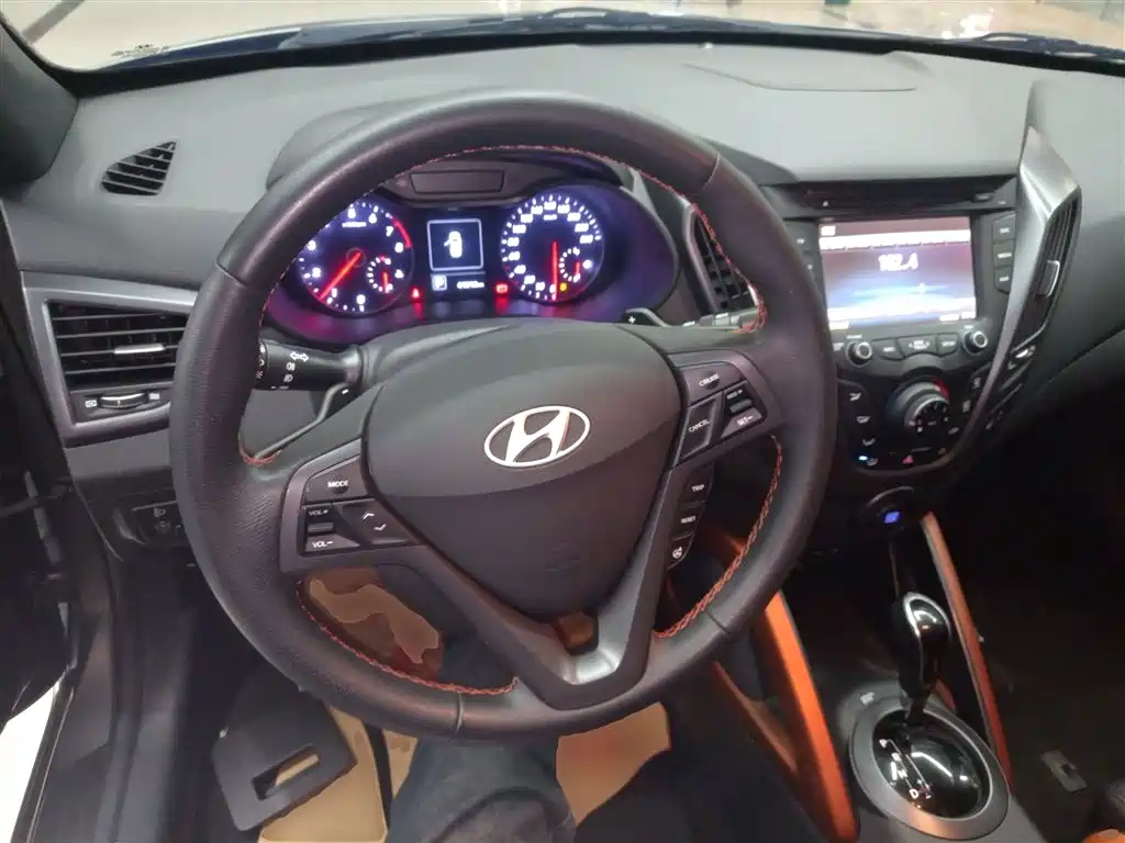 Hyundai Veloster 2017 — фото 11