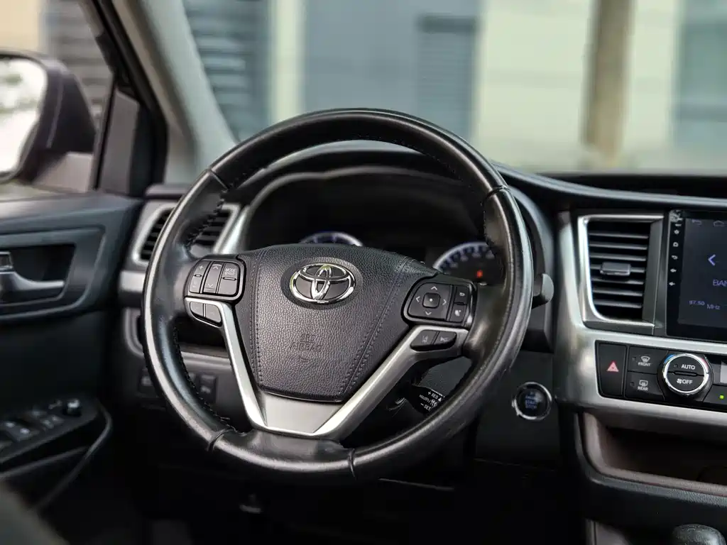 Toyota Highlander 2018 — фото 19
