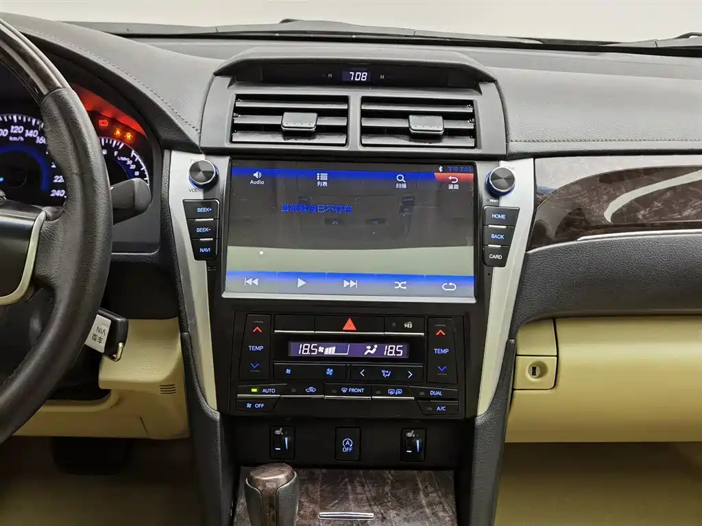 Toyota Camry 2017 — фото 12