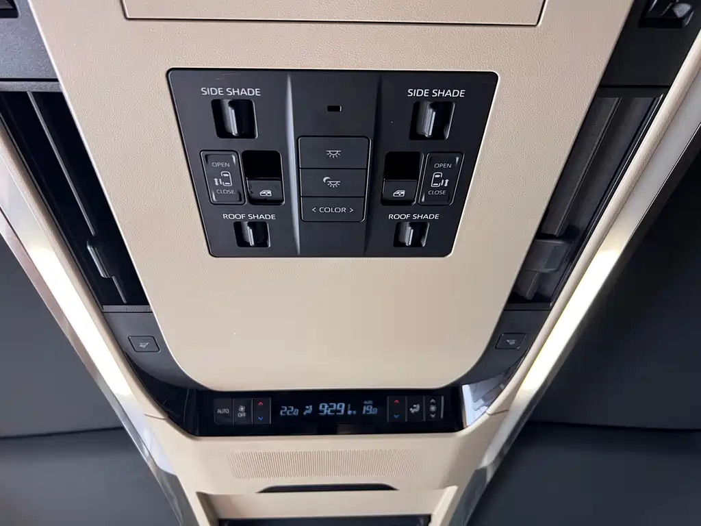 Toyota Alphard 2023 — фото 35