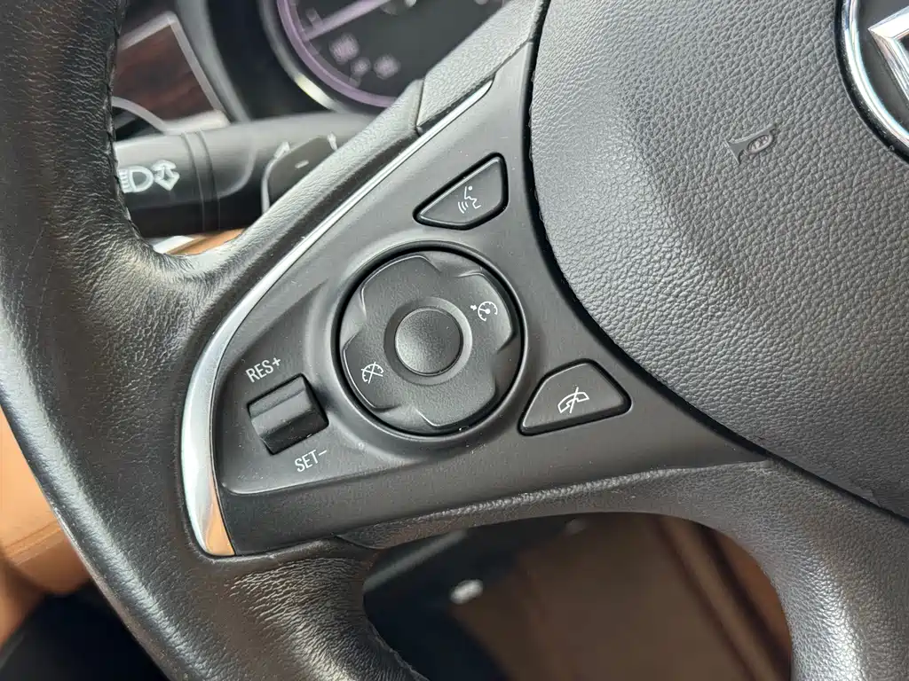 Buick LaCrosse 2017 — фото 10