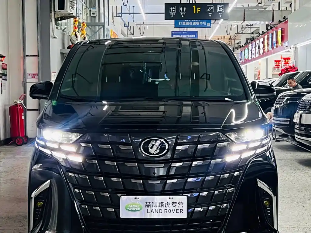 Toyota Alphard 2026 — фото 2