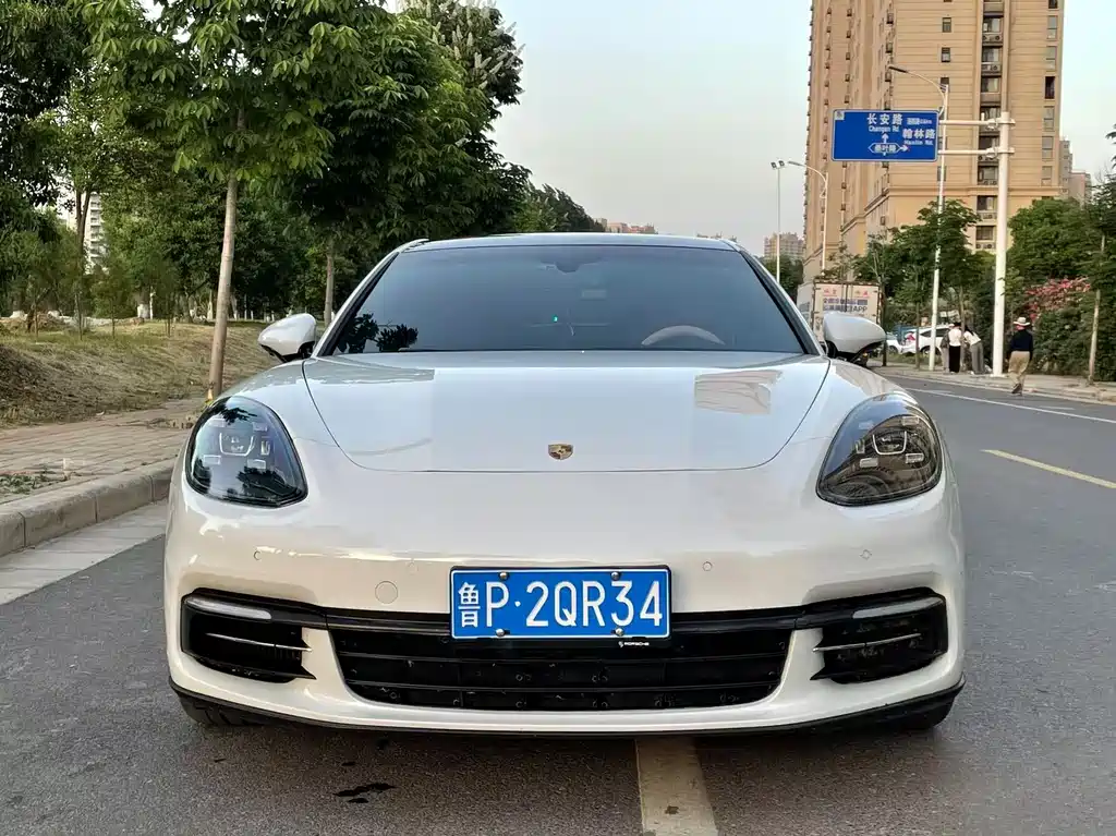 Porsche Panamera 2019 — фото 1