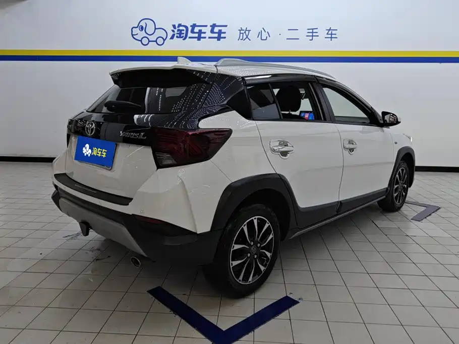 Toyota Yaris L 2021