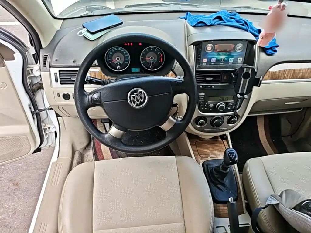Buick Excelle 2015 — фото 11