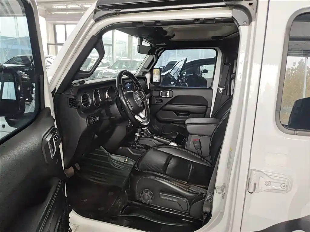 Jeep Wrangler 2020 — фото 15