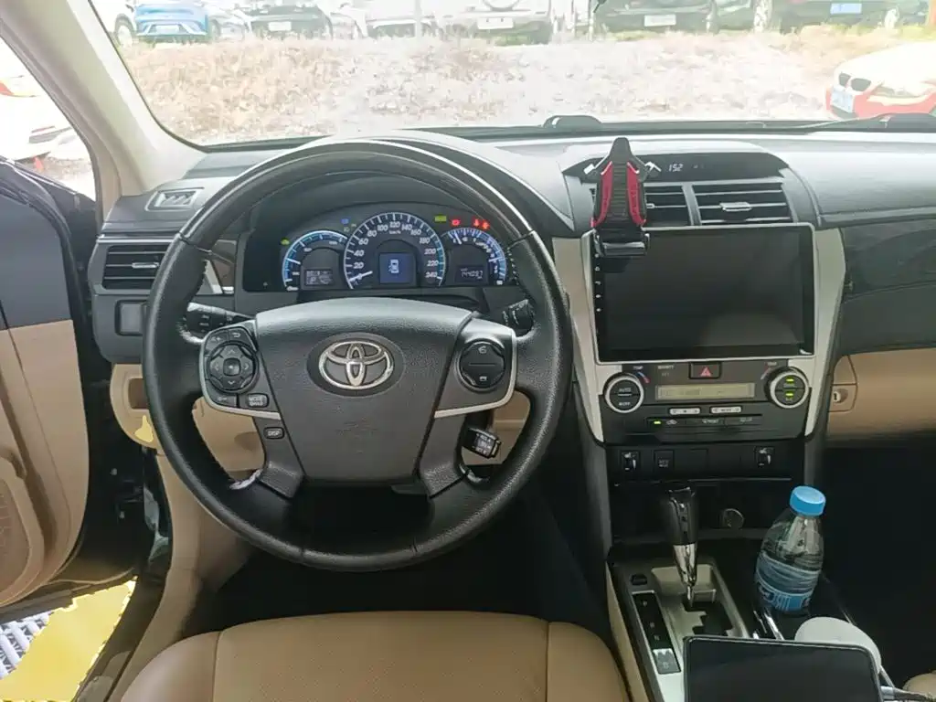 Toyota Camry 2015 — фото 10