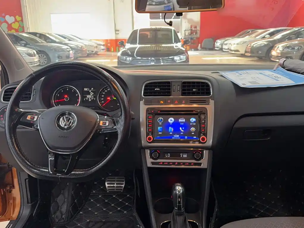 Volkswagen Polo 2015 — фото 12
