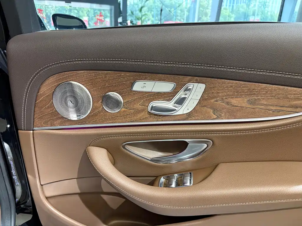 Mercedes-Benz E-Class 2023 — фото 15